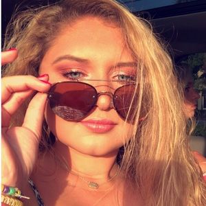 Meet your Posher, Chloe